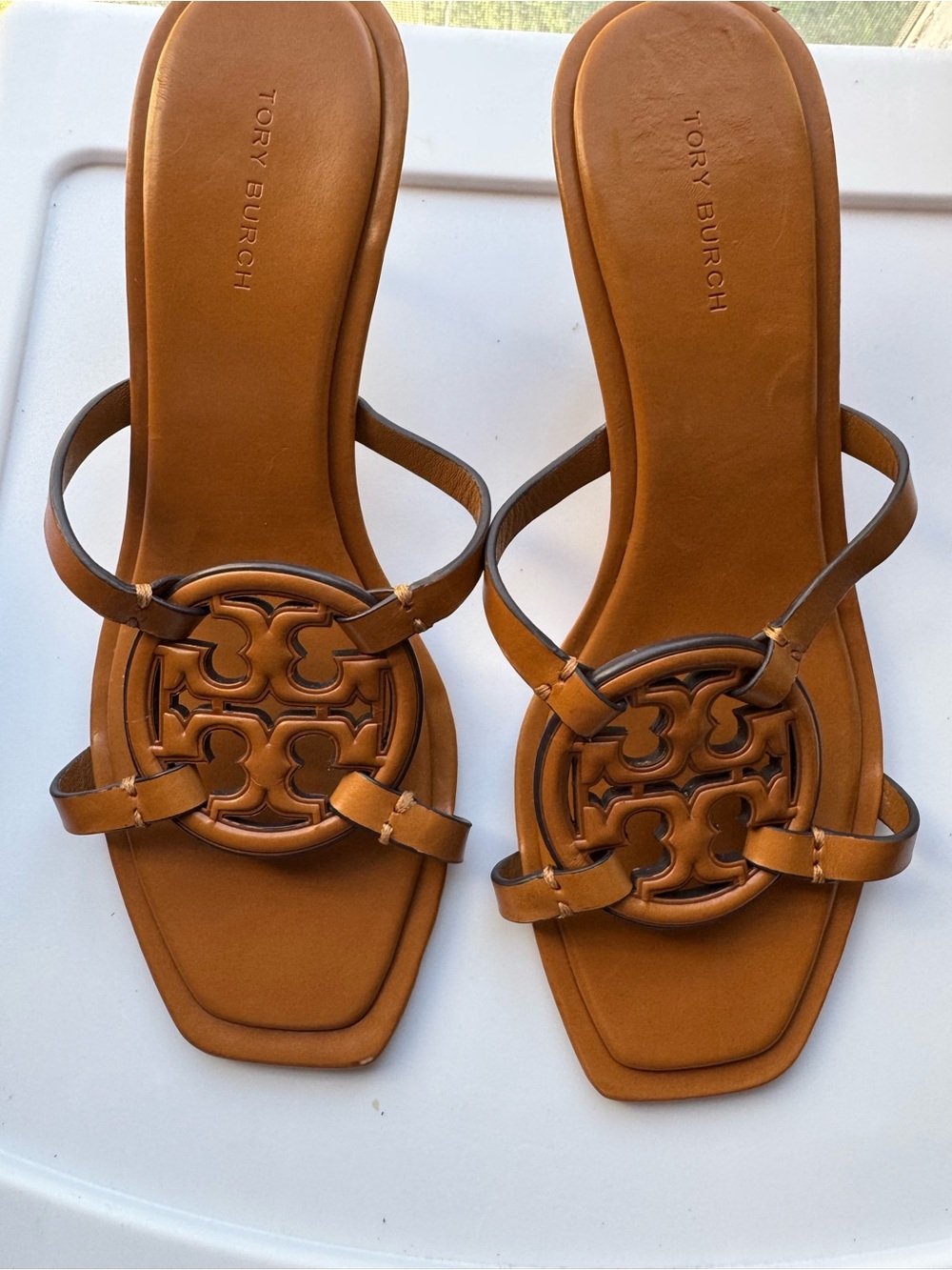 Tory Burch Leather Logo Medallion Sandals in Tan